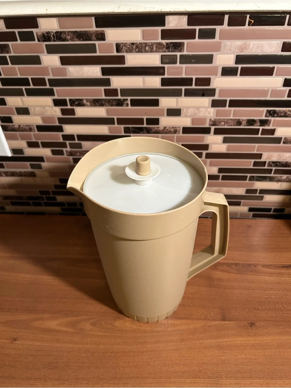 Tupperware durable beige